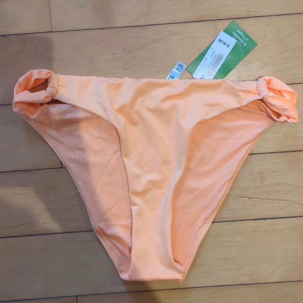 (2/30$) La Vie En Rose Bikini bottom peach colored.